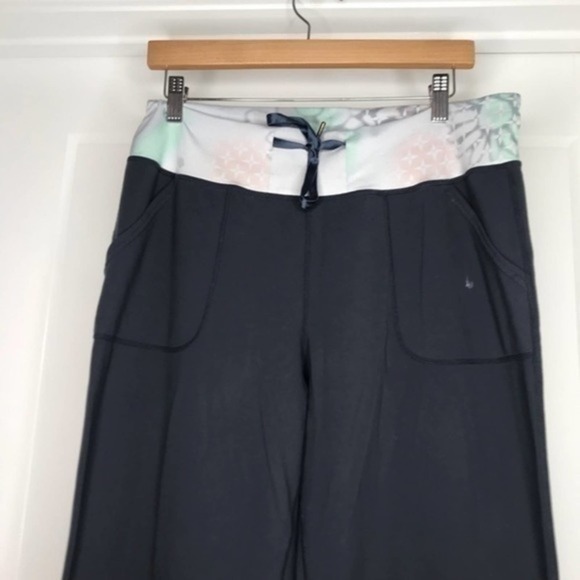 LuluLemon Black Flare Astro Yoga Pant Legging - Picture 5 of 7